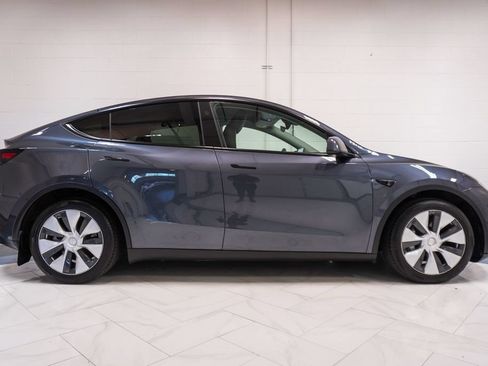 Used 2023 Tesla Model Y Long Range AWD/4WD image 28