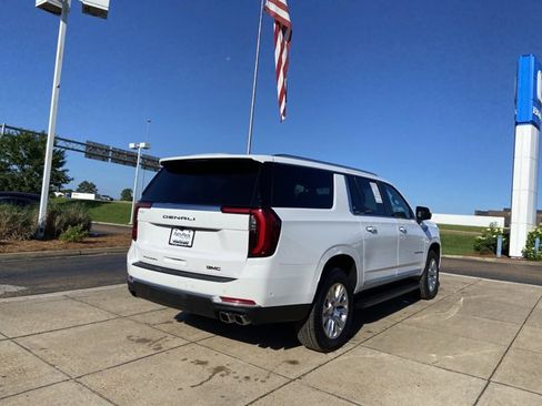 Used 2025 GMC Yukon XL Denali AWD/4WD image 11