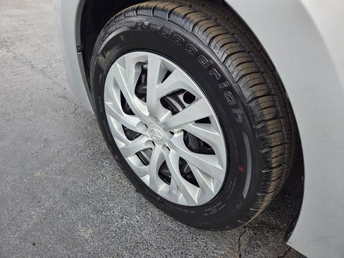 Used 2019 Toyota Corolla LE image 11