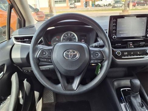 Used 2021 Toyota Corolla LE image 15