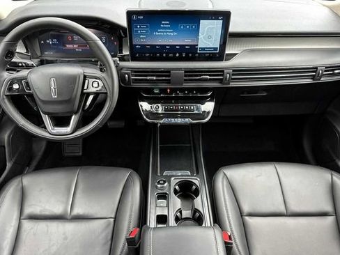 Used 2025 Lincoln Corsair FWD w/ Rear Removable Package Tray image 5