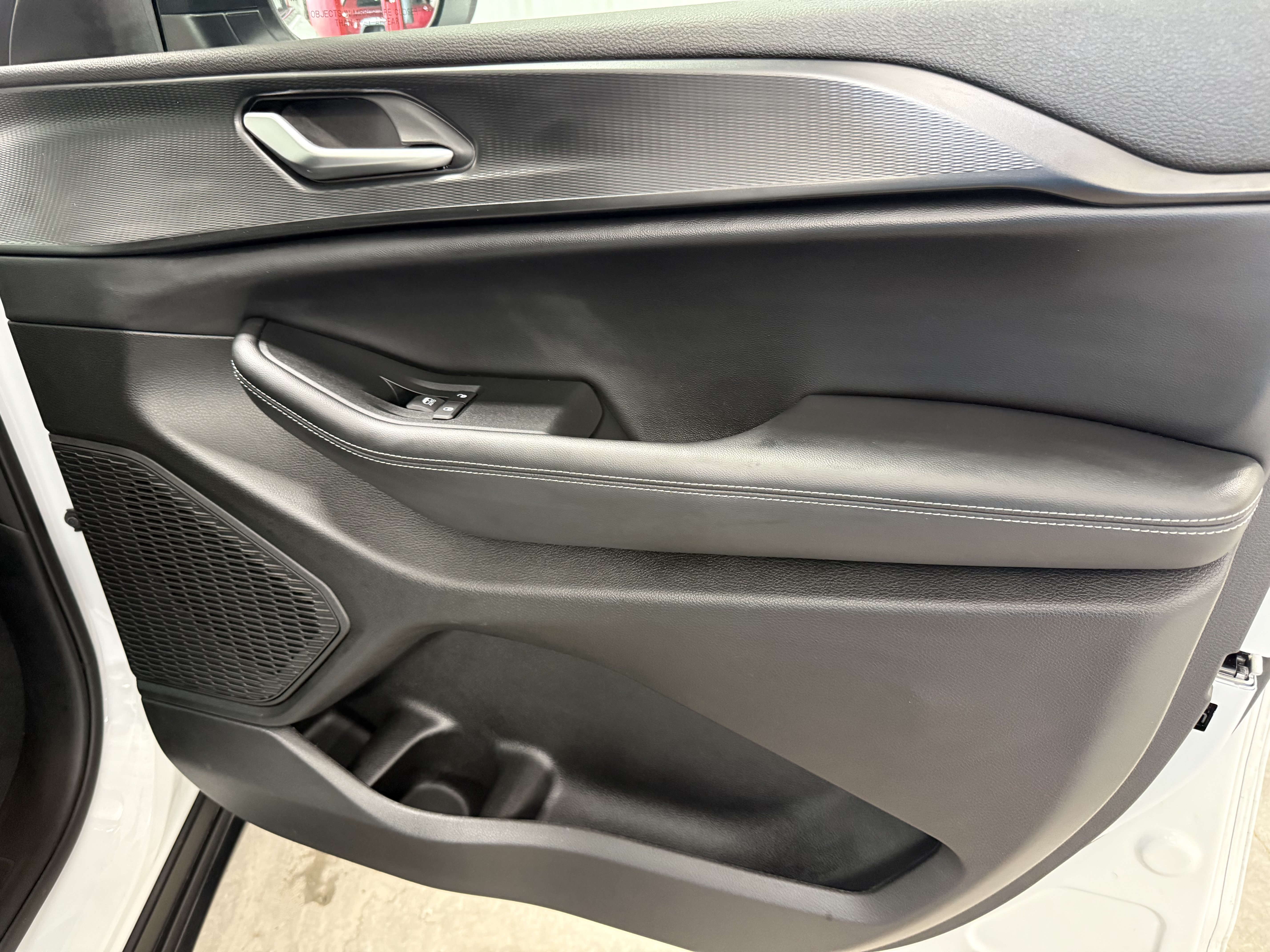 Used 2024 Jeep Grand Cherokee Laredo X w/ Luxury Tech Group I AWD/4WD image 11