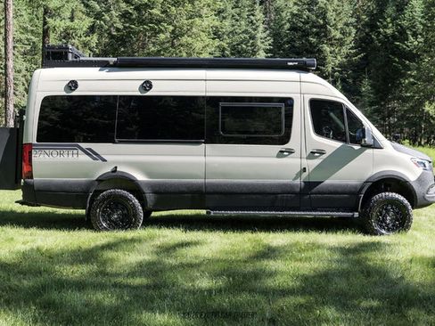 Used 2024 Mercedes-Benz Sprinter 2500 image 9