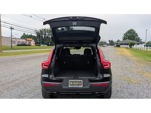 Used 2019 Volvo XC40 T5 R-Design image 13