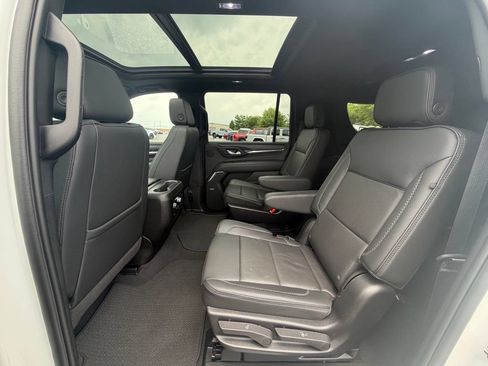 Used 2023 GMC Yukon XL Denali AWD/4WD image 7