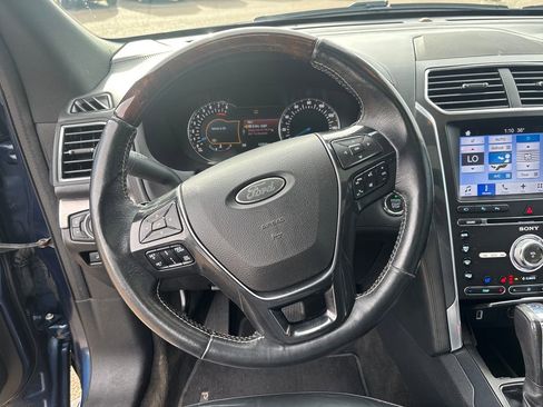 Used 2017 Ford Explorer Platinum image 14
