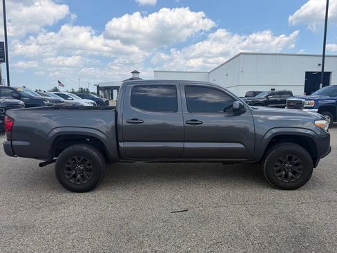 Used 2018 Toyota Tacoma SR AWD/4WD image 5