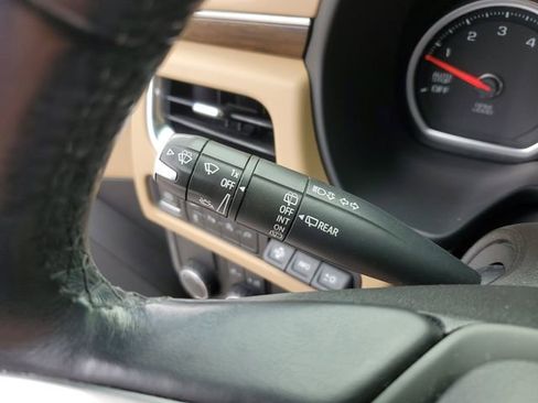 Used 2021 Chevrolet Suburban Premier image 24