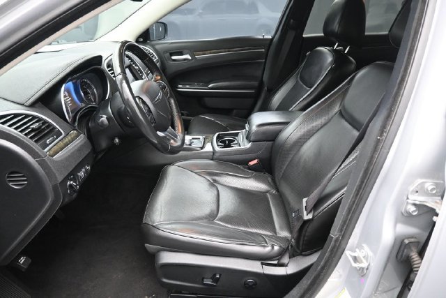 Used 2020 Chrysler 300 Limited RWD image 21