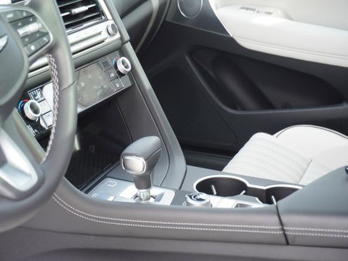 Used 2025 Genesis G70 2.5T w/ Sport Prestige Package image 20