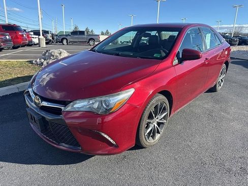 Used 2015 Toyota Camry XSE image 3