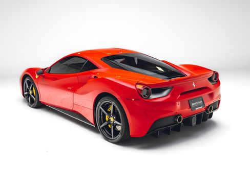Used 2017 Ferrari 488 GTB RWD image 9