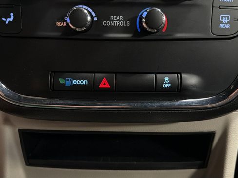 Used 2017 Dodge Grand Caravan SXT FWD image 29