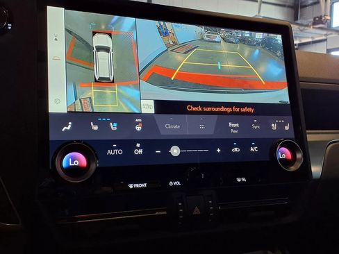 Used 2025 Lexus GX 550 w/ Accessory Package (31) image 19