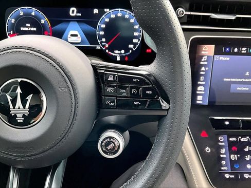 Used 2024 Maserati Grecale Modena image 21