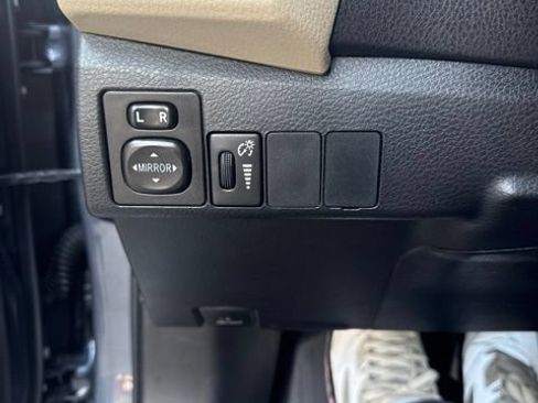 Used 2016 Toyota Corolla LE FWD image 25