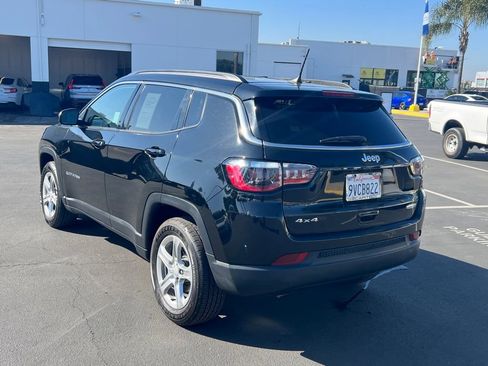 Used 2024 Jeep Compass Latitude w/ Convenience Group AWD/4WD image 9