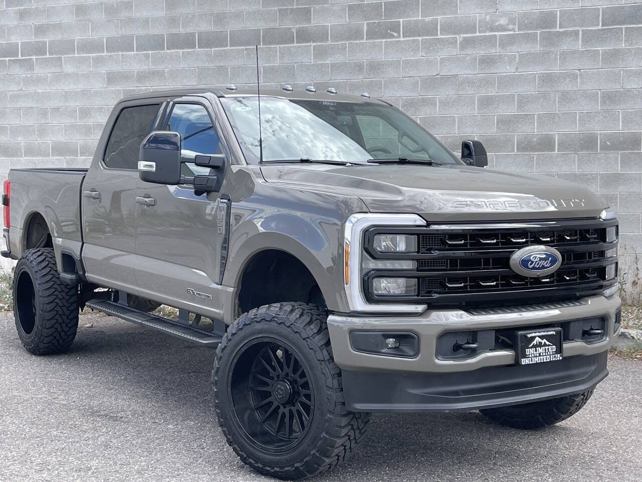 Used 2026 Ford F350 Lariat AWD/4WD image 1