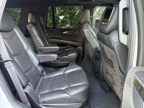 Used 2016 Cadillac Escalade Platinum image 21