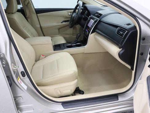 Used 2017 Toyota Camry XLE w/ Moonroof Package FWD image 39
