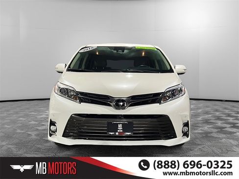 Used 2018 Toyota Sienna Limited image 11