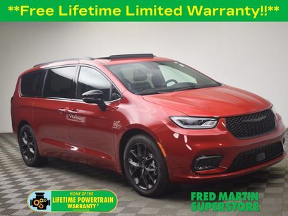 Used 2026 Chrysler Pacifica Limited w/ S Appearance Package