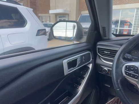 Used 2022 Ford Explorer XLT w/ Equipment Group 202A AWD/4WD image 12