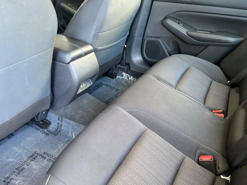 Used 2024 Nissan Altima 2.5 SV FWD image 10