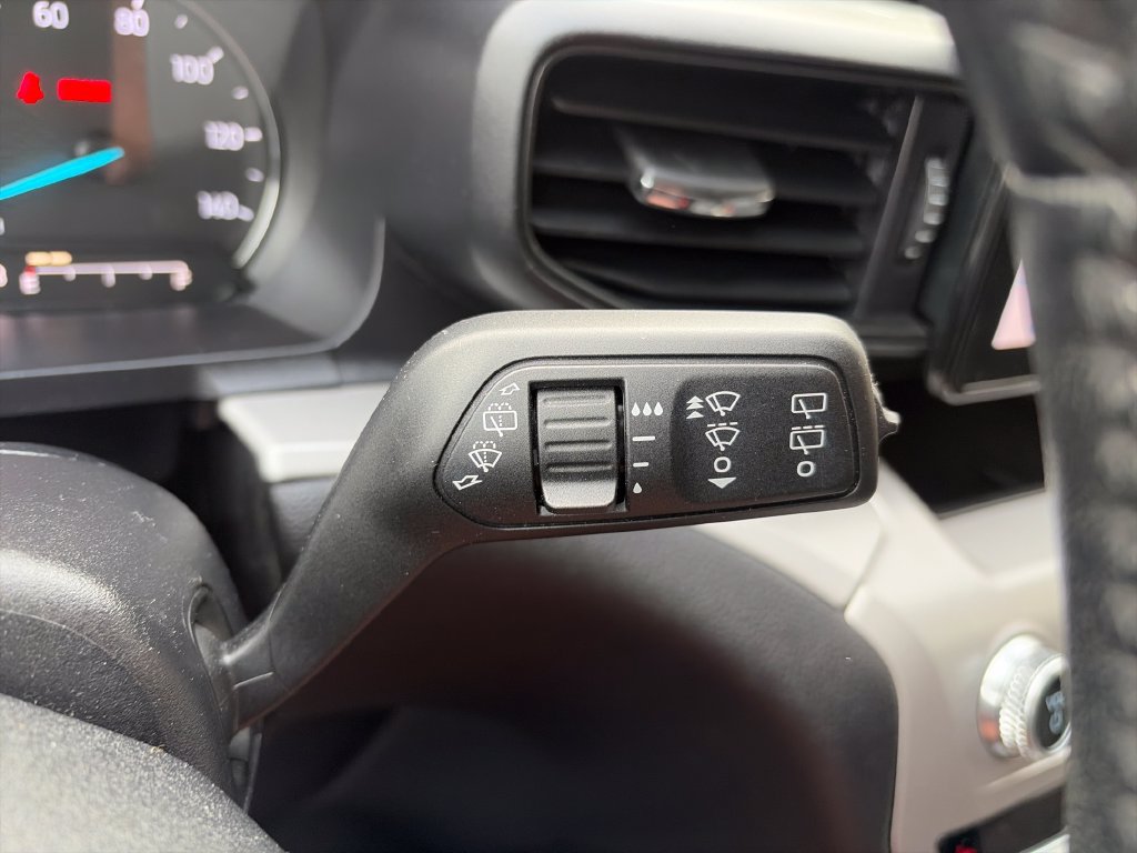 Used 2023 Ford Explorer XLT AWD/4WD image 38