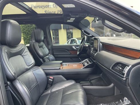Used 2019 Lincoln Navigator L Reserve AWD/4WD image 18