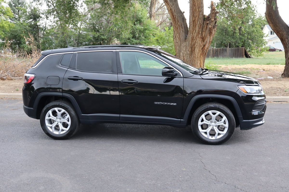 Used 2024 Jeep Compass Sport AWD/4WD image 3