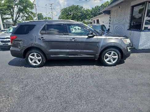 Used 2016 Ford Explorer XLT w/ Equipment Group 202A AWD/4WD image 2