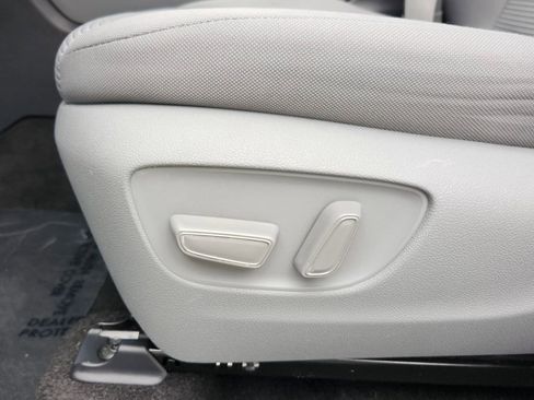 Used 2023 Toyota Highlander L image 6