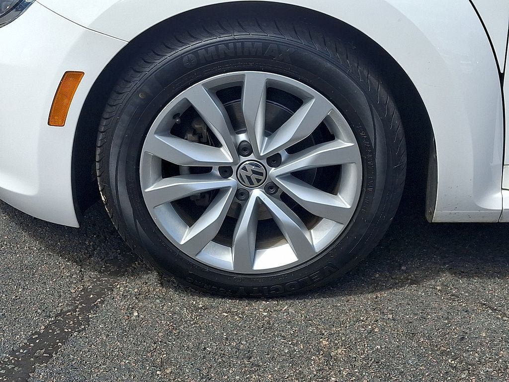 Used 2013 Volkswagen Beetle TDI FWD image 8