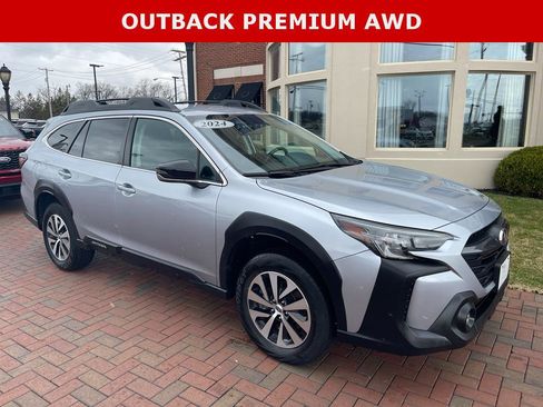 Used 2024 Subaru Outback Premium image 5