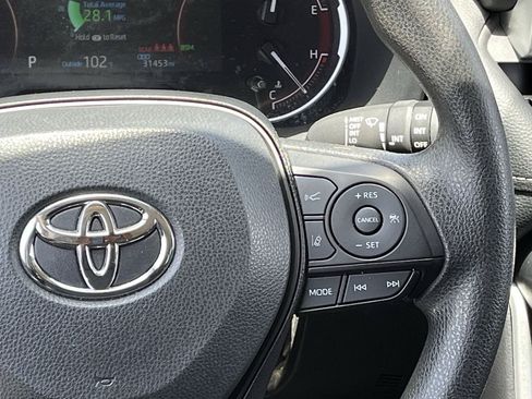 Used 2025 Toyota RAV4 XLE FWD image 14