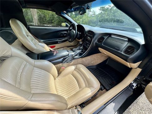 Used 1998 Chevrolet Corvette Coupe w/ Roof Pkg image 16