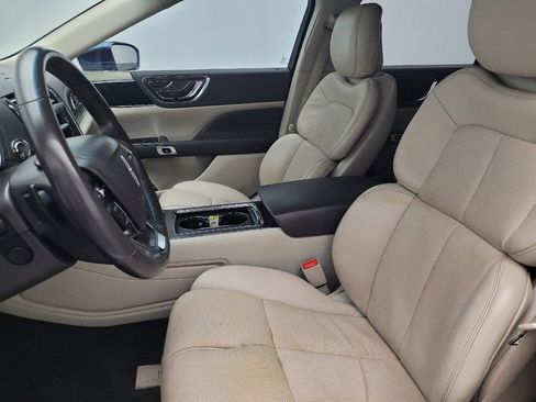 Used 2019 Lincoln Continental Select image 17