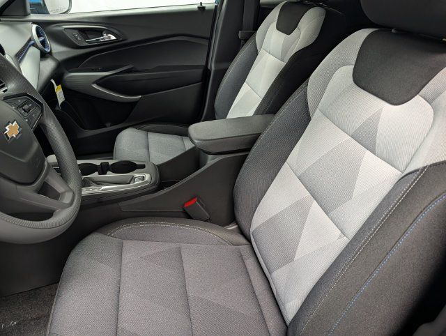 New 2026 Chevrolet Trax LS w/ LS Convenience Package FWD image 9