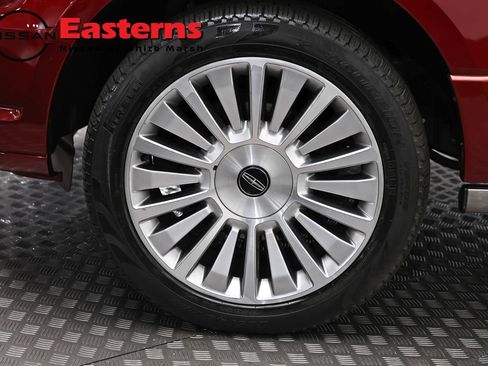 Used 2016 Lincoln Navigator Reserve AWD/4WD image 32