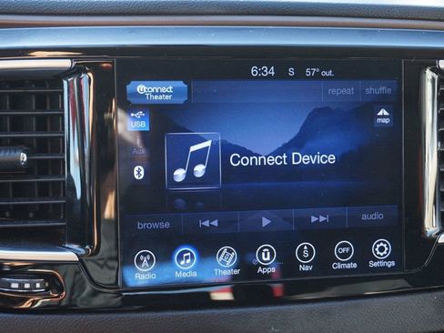 Used 2017 Chrysler Pacifica Touring-L Plus image 36