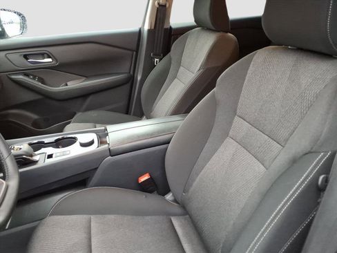 Used 2025 Nissan Rogue SV image 11