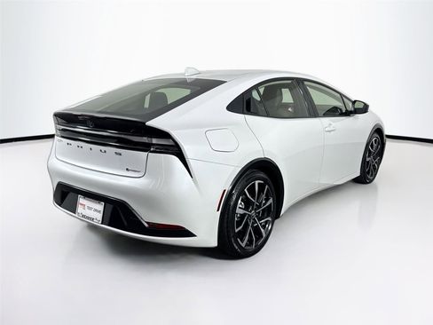 Certified 2025 Toyota Prius XSE image 6