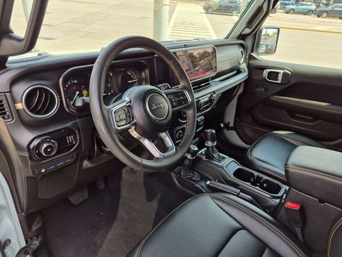 Used 2024 Jeep Wrangler Unlimited Sahara AWD/4WD image 11
