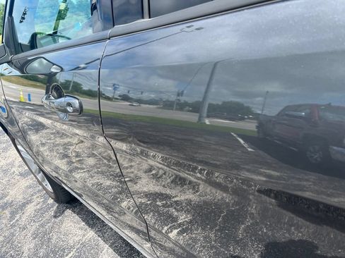 Used 2017 Ford Explorer XLT FWD image 13