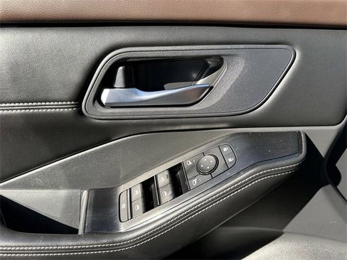 Used 2022 Nissan Rogue SV w/ SV Premium Package image 23