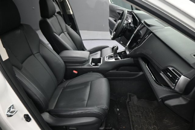 Used 2025 Subaru Outback Touring XT AWD/4WD image 14