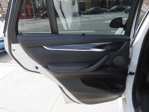 Used 2016 BMW X5 xDrive50i image 29