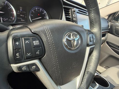 Used 2016 Toyota Highlander Limited Platinum image 30