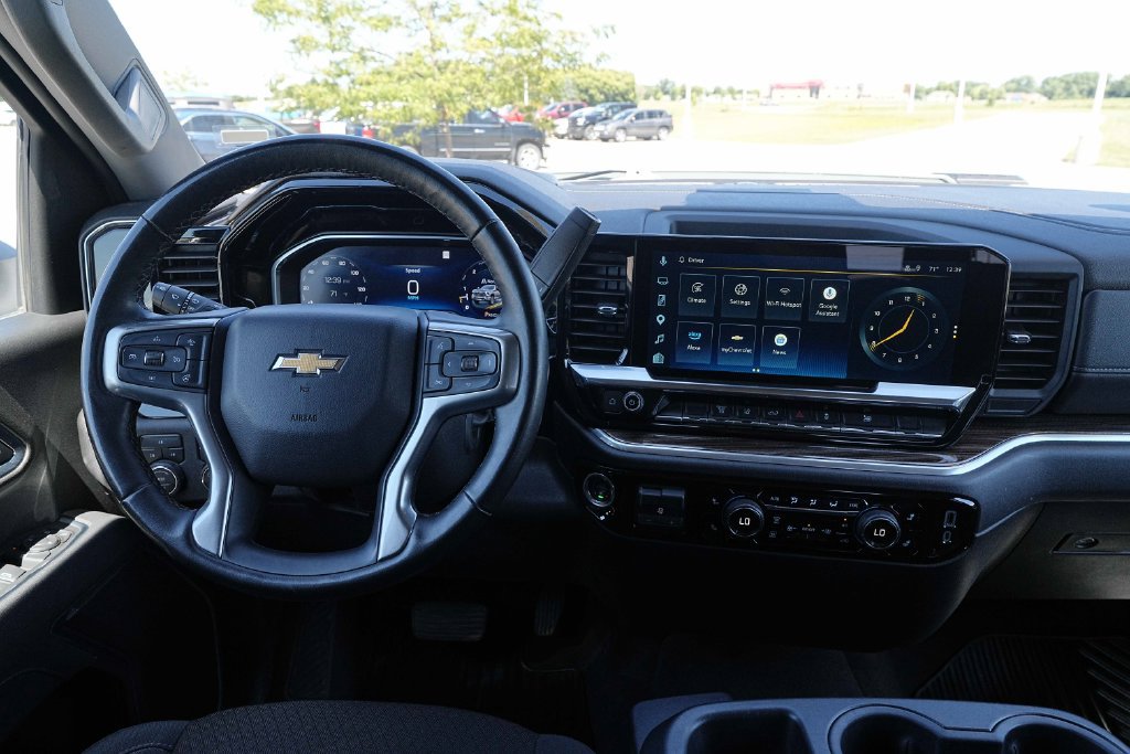 Used 2025 Chevrolet Silverado 2500 LT AWD/4WD image 29